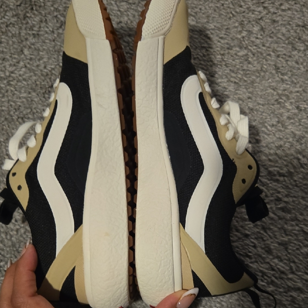 Vans Ultrarange Beige and Black Sneakers - Picture 6 of 7